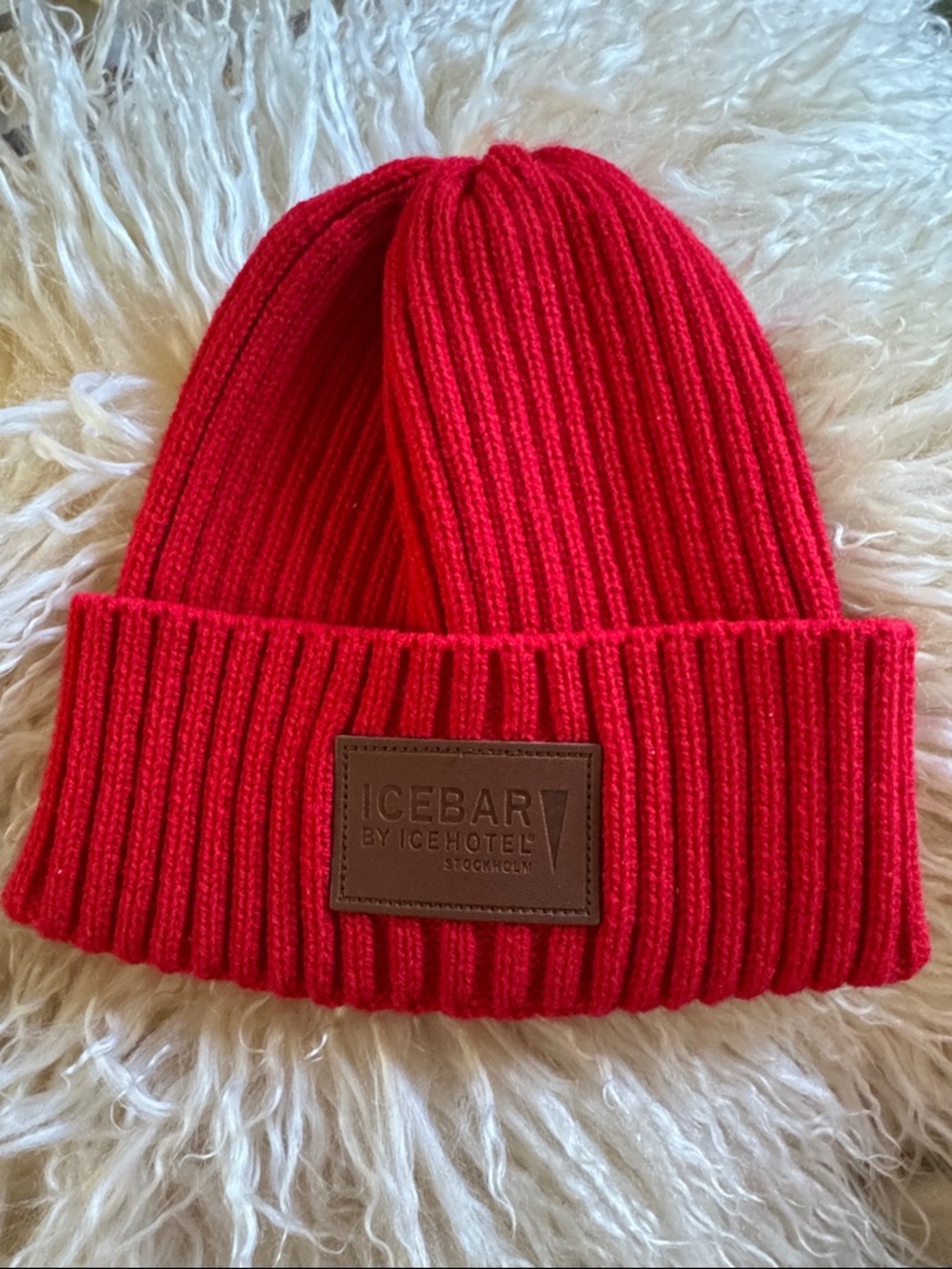 Unisex Ribbed Knit Beanie Hat in Red